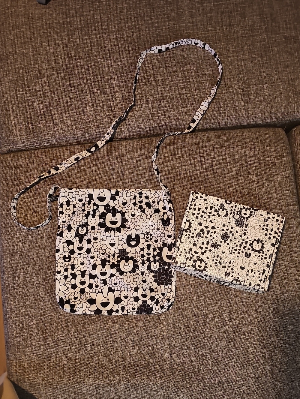 NEWJEANS X MURAKAMI Crossbody Bag and Danielle's Photocards - Unbranded